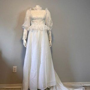 Vintage 1980s Long Puff Sleeve Alencon Lace Frill Waist Wedding Gown Size XS